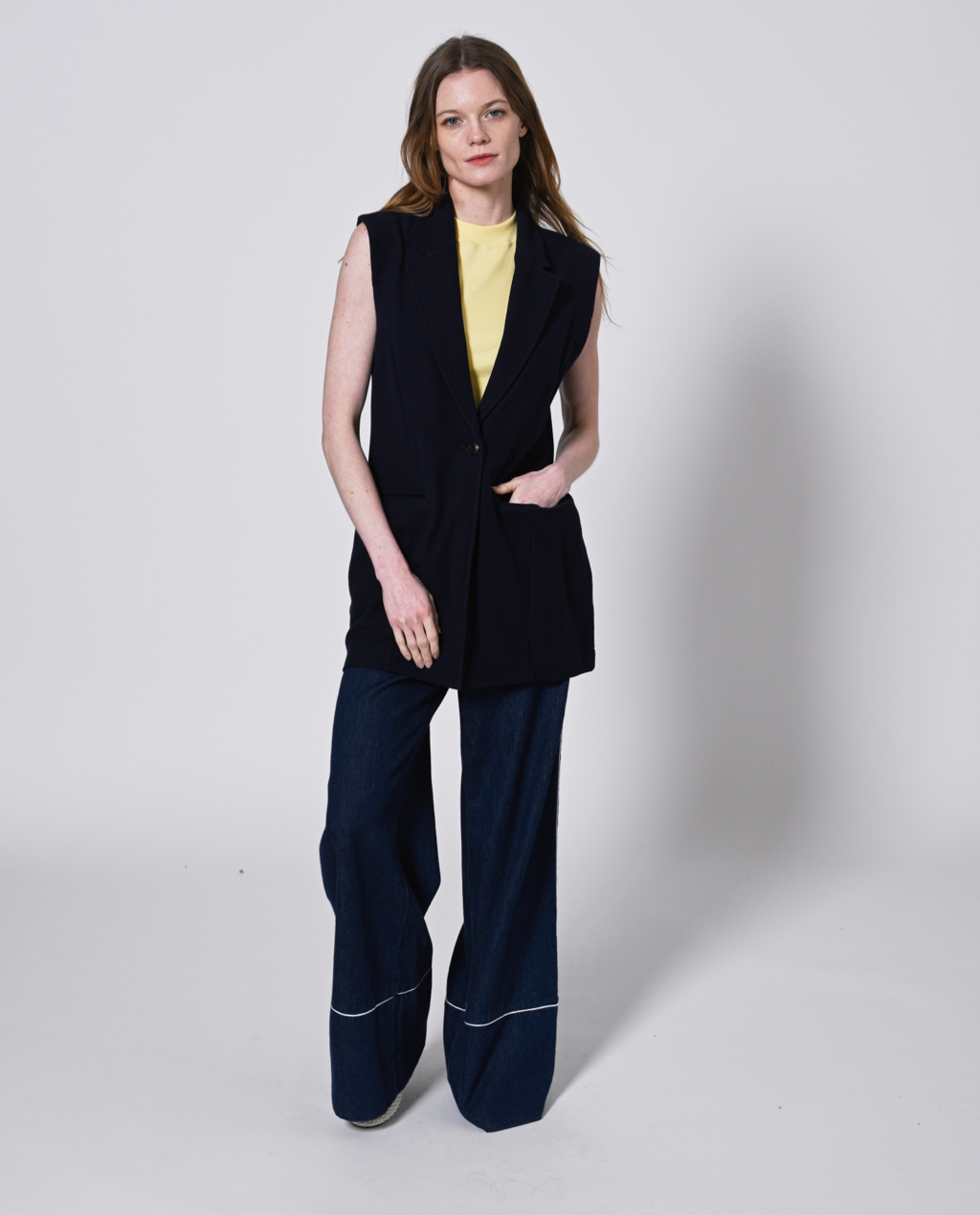 Brandie sleeveless Blazer